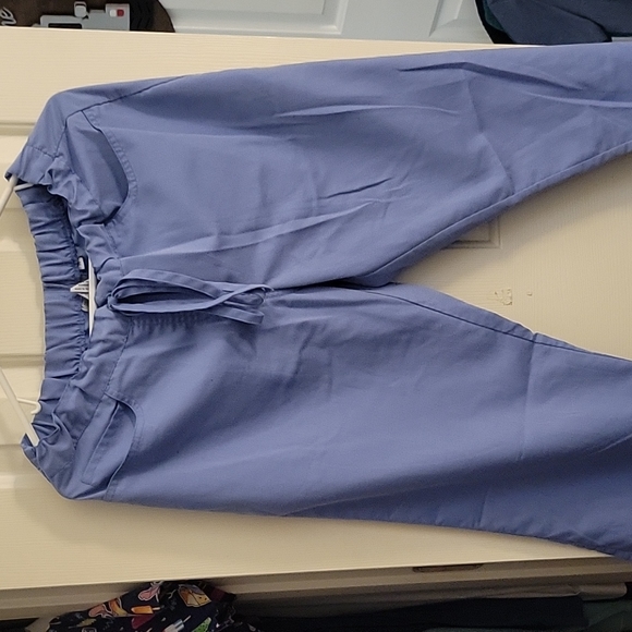 Scrub Set - Picture 4 of 7